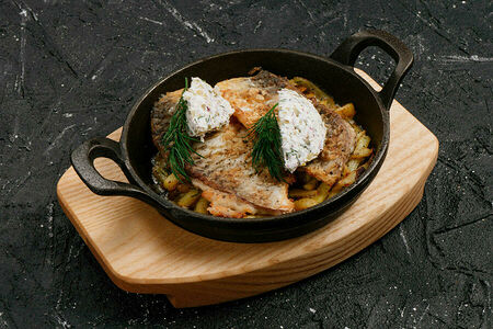 Карась с жареным картофелем