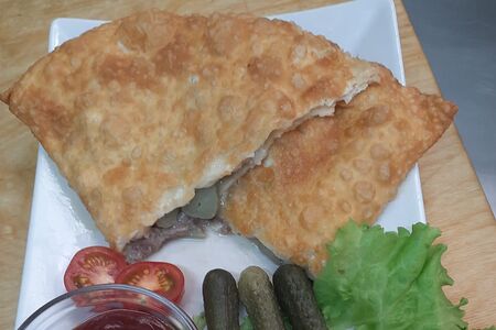 Чебурек с моцареллой, свежими томатами и зеленью