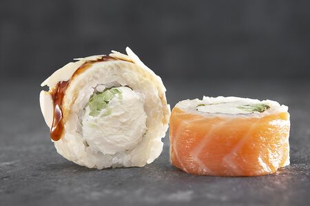 Угорь с лососем