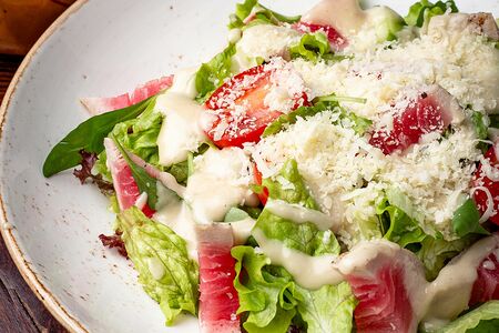 Салат с тунцом