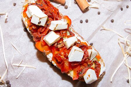 Брускетты с вялеными томатами