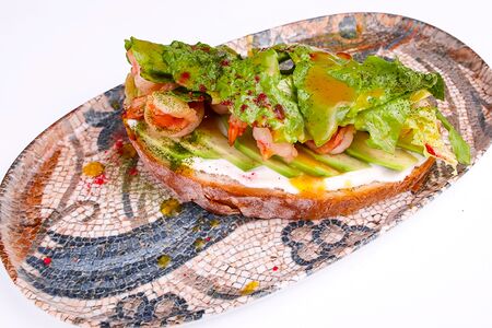 Брускетта с креветкой муссом креметте