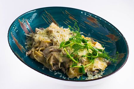 Фетучини со слайсами говяжьей вырезки