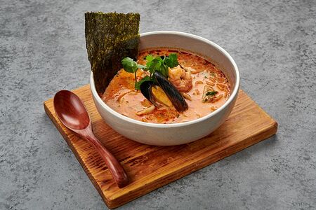 Том ям рамен с морепродуктами