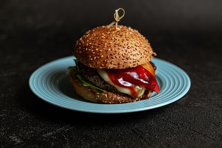 Бургер с моцареллой