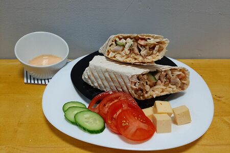 Итальяно Пармиджано - шаверма с курицей и сыром по-итальянски