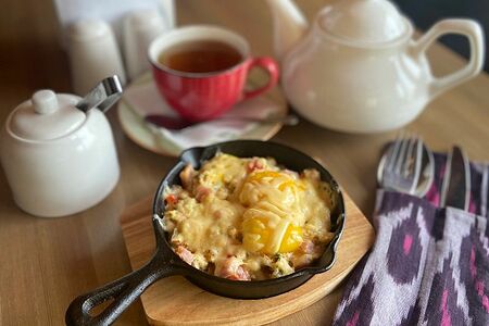 Яичница с ветчиной и сыром