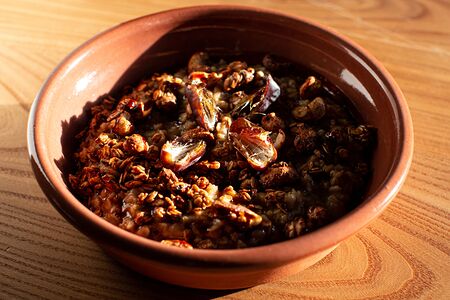 Овсянка с финиками и хрустящей гранолой