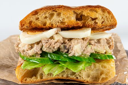 Чиабатта с тунцом