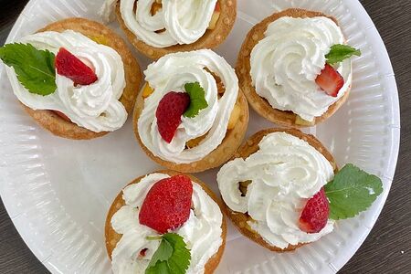 Фруктовый салат в тарталетках на компанию