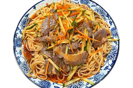 Холодная лапша с говядиной в соусе