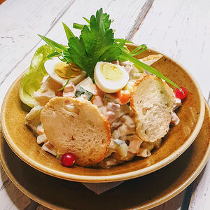 Салат Оливье с ветчиной и языком