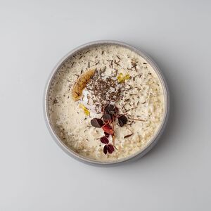 Каша из зеленой гречки с яйцом пашот и щучьей икрой
