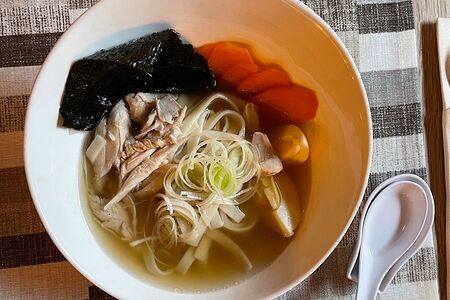 Суп рамен с курицей