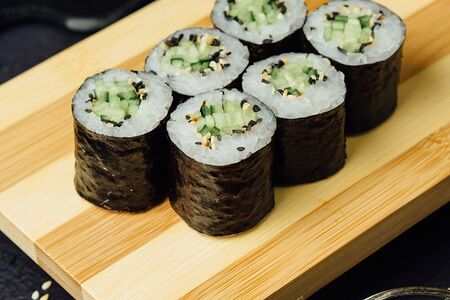 Маки-ролл с огурцом