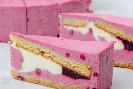 Торт с лесными ягодами