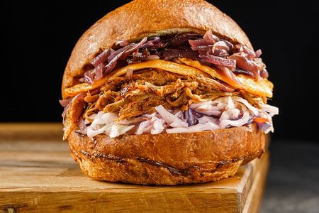 Бургер со свининой BBQ