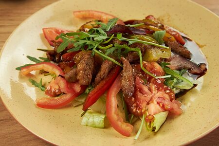 Теплый салат с курицей