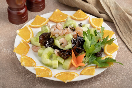 Салат из огурцов с креветками