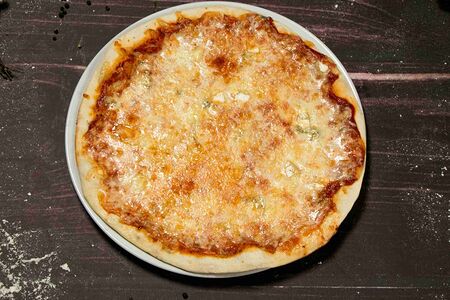 Четыре сыра на толстом тесте