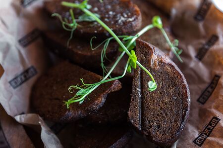 Гренки Бородинские с чесноком