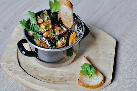 Мидии в сладко-остром соусе томато