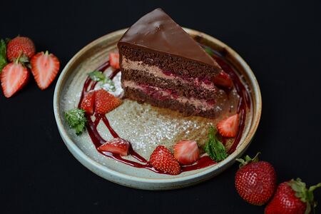 Шоколадный торт с конфитюром