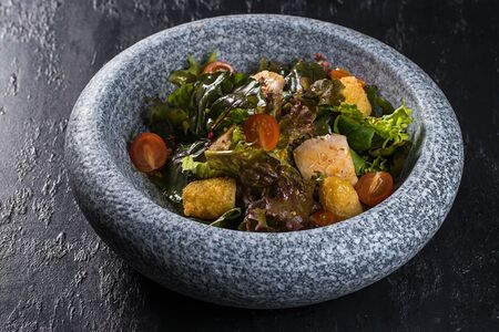 Салат с цыпленком и моцареллой