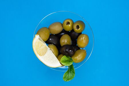 Маслины и оливки