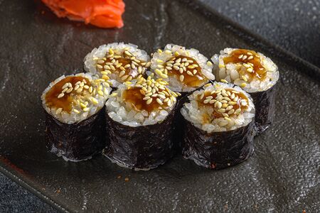 Мини-роллы с угрем