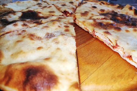 Закрытая пицца Кальцоне Мясная