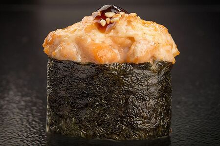 Запеченные суши с лососем