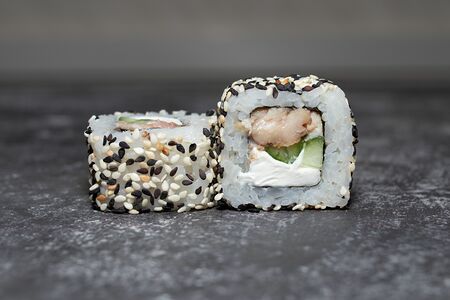 Ролл Филадельфия с угрем