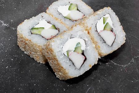 Ролл Крабик в кунжуте