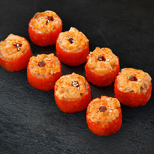 Ролл запеченный сливочный в икре с лососем