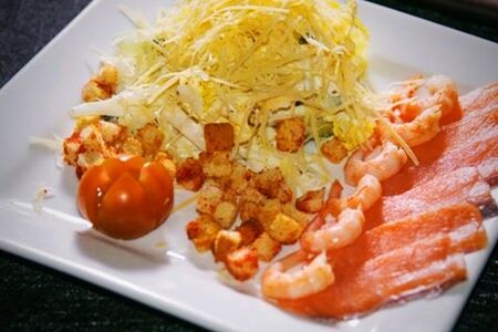 Салат Цезарь люкс