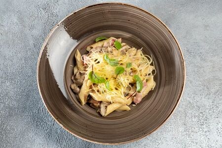 Паста с беконом и грибами