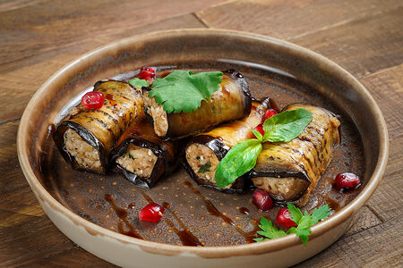 Рулетики из баклажанов с сырной начинкой