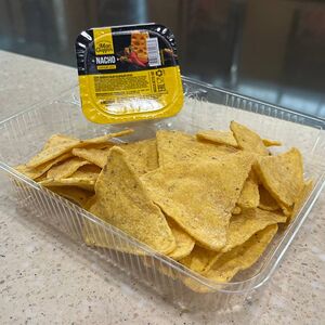 Начос с сырным соусом