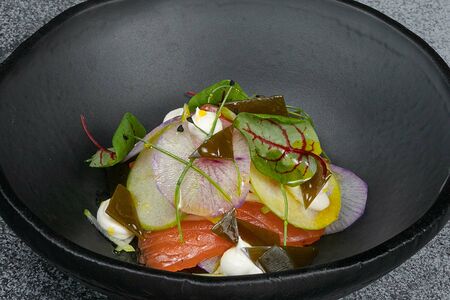 Лосось в травах