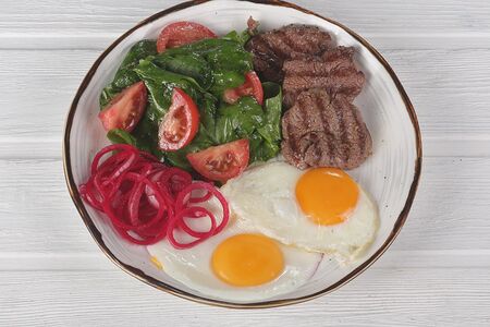 Глазунья с телятиной на гриле