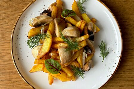 Жареный картофель с грибами