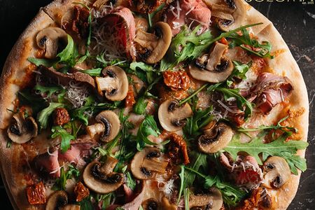 Пицца с ростбифом и грибами