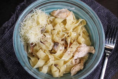 Феттуччине с курицей и грибами