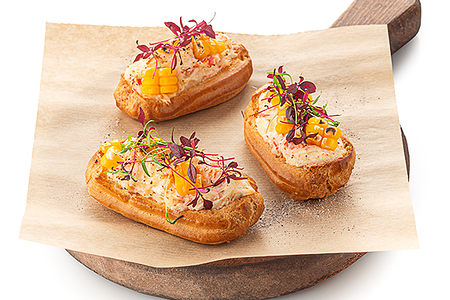 Эклеры с крабом и кукурузным кремом