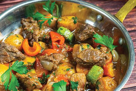 Сковородка с томленным кабаном