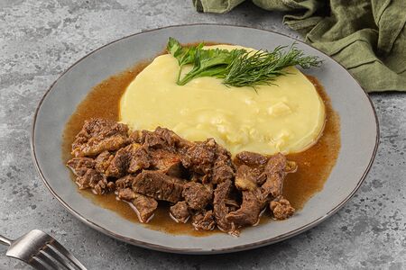 Гуляш с гарниром