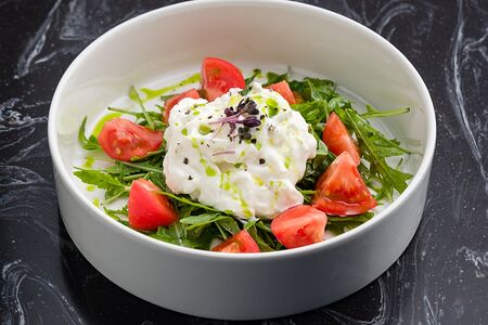 Страчателла, руккола и томаты