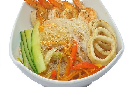 Фунчоза с морепродуктами и овощами