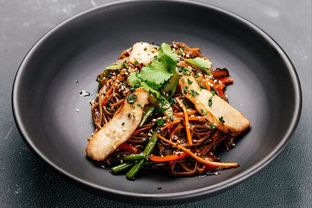 Лапша гречневая с цыпленком